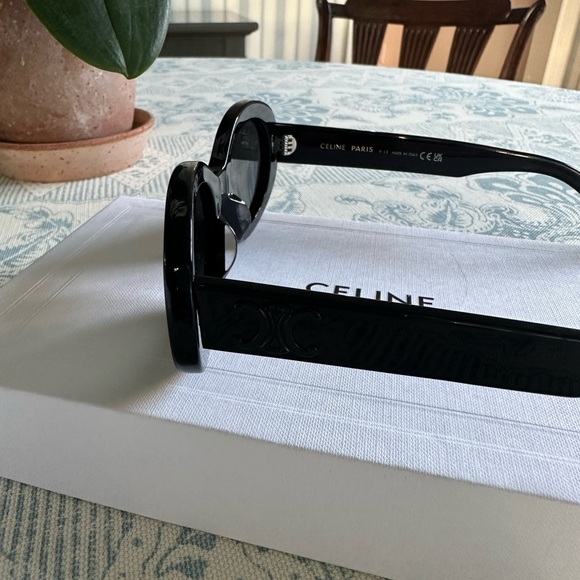 Triomphe 01 sunglasses in Acetate - Black on Black - Picture 3 of 7